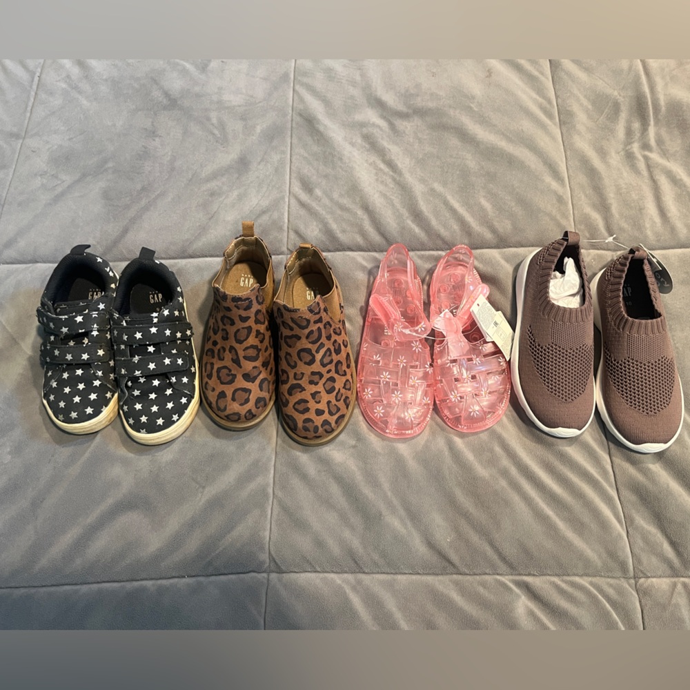 GAP toddler shoes size 9